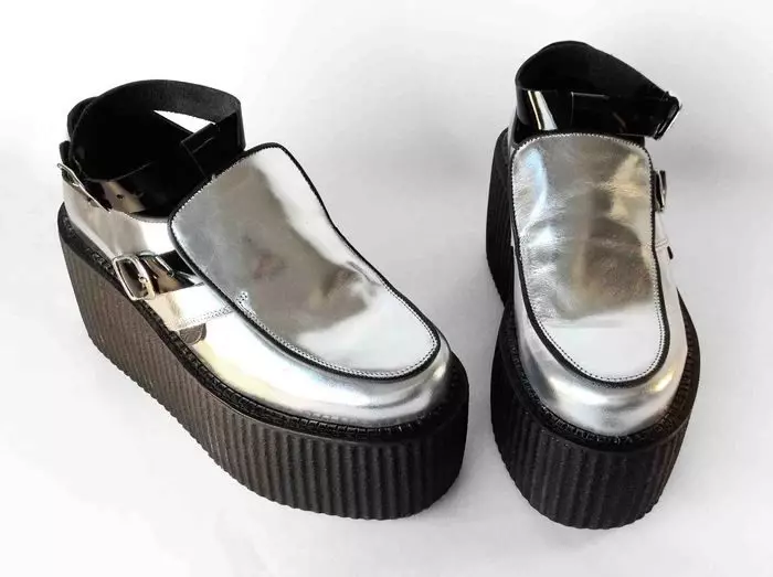 Crypers (177 תמונות): נעליים מסוגננות עם פלטפורמה שקופה, דגמים של Buma ואחרים, שחור, אפשרויות חורף 1877_74