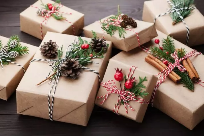 Як упакувати подарунок в крафт-папір? Ідеї ​​для красивого оформлення подарунка в стилі крафт, творчі варіанти прикраси коробок з подарунками 18783_12
