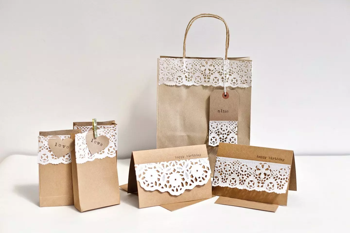 Kuinka pakata lahja Kraft Paperiin? Ideat kauniille Design Gifts Kraft Style, Creative vaihtoehdot koristeluihin lahjoja 18783_22