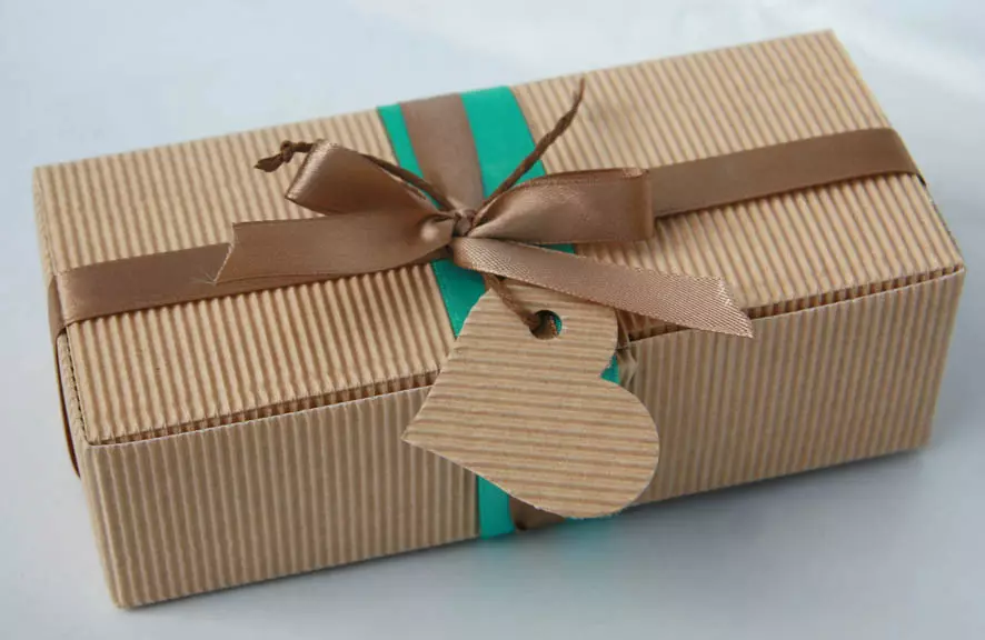Caixas de presente: caixas de madeira para presentes de embalagem e grandes caixas de papelão, krafts, madeira compensada e outras opções 18791_10