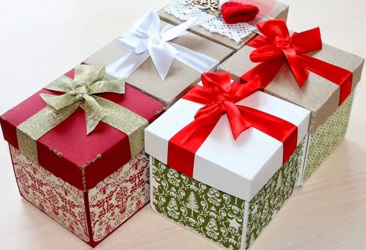 Hoe een geschenk voor het nieuwe jaar in te pakken? Hoe mooi en oorspronkelijk het cadeau van het nieuwe jaar met je eigen handen wikkelen? Gebruik tassen en feestelijk papier 18799_29