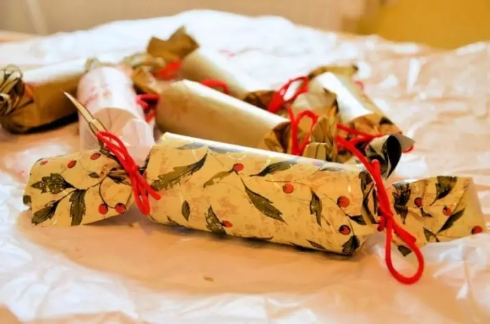 Як упакувати подарунок на Новий рік? Як красиво і оригінально загорнути новорічний подарунок своїми руками? Використовуємо мішечки і святкову папір 18799_8