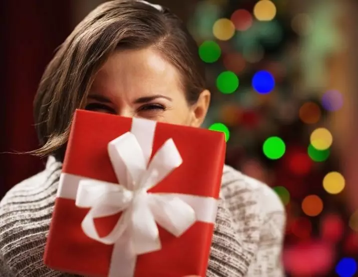 Pakiranje za božićne darove: Što je bolje odabrati: kutije, novu godinu torbu ili prekrasne pakete za novu godinu? Koji pakiranje papir i torbe su prikladni za slatke darove? 18802_4