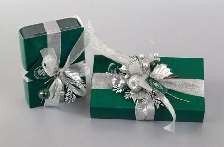 Pakiranje za božićne darove: Što je bolje odabrati: kutije, novu godinu torbu ili prekrasne pakete za novu godinu? Koji pakiranje papir i torbe su prikladni za slatke darove? 18802_8