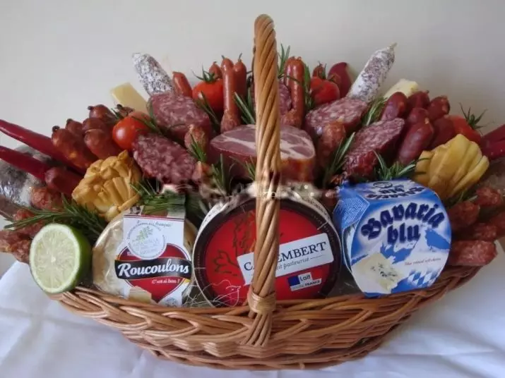 Lekkere kado's: edibele tsiis en fleis kado's foar manlju en ûngewoane sets fan produkten foar froulju 18819_26