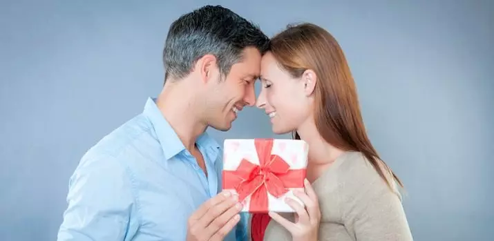 Çfarë duhet të japësh një vajzë në përvjetorin e marrëdhënies? Dhurata origjinale për 1 vit nga data e takimit. Çfarë mund të bëhet për marrëdhënien tuaj të preferuar me duart tuaja? 18844_2