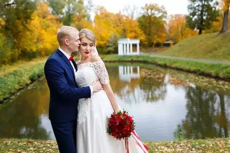 Ideat Wedding Photo Shoot (85 kuvaa): Esimerkkejä kesällä, talvella ja syksyllä häät luonteeltaan marraskuussa tai lokakuussa hevosten metsässä 18855_61