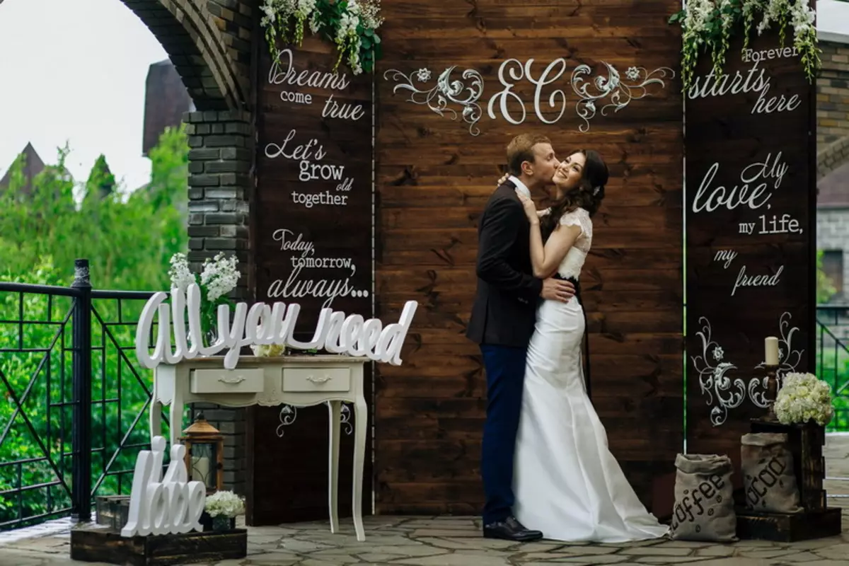 Baner na sesję zdjęciową na wesele (39 zdjęć): Wybierz stojak ślubny 18860_18