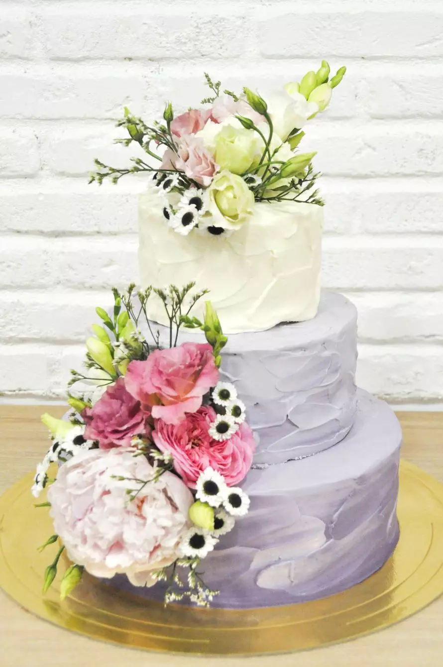라이브 꽃이있는 웨딩 케이크 (34 장) : 딸기가있는 과자, 결혼식을위한 장미 장식 18874_3