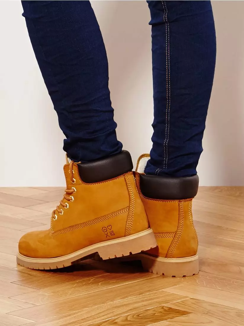 Que vestir zapatos (177 fotos): como usar jeans con botas altas, co que combinar modelos de inverno, zapatos de mulleres marróns en lacing 1887_100