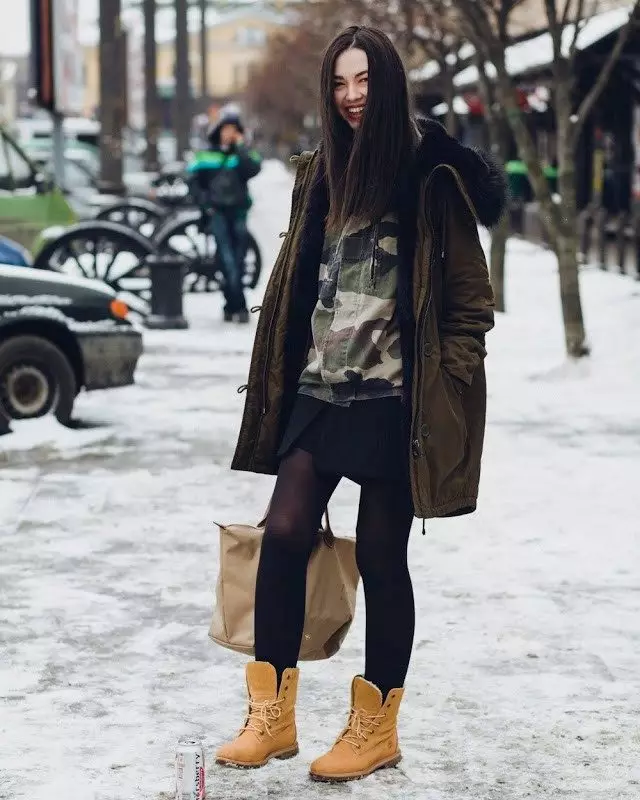 Que vestir zapatos (177 fotos): como usar jeans con botas altas, co que combinar modelos de inverno, zapatos de mulleres marróns en lacing 1887_7