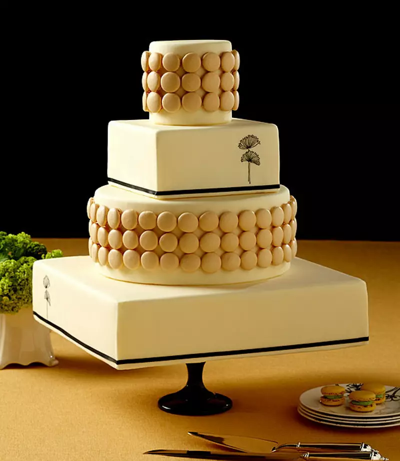 เค้กแต่งงานที่ผิดปกติ (43 รูป): ภาพรวมของเค้กแต่งงานดั้งเดิมพร้อมจารึก 18881_11