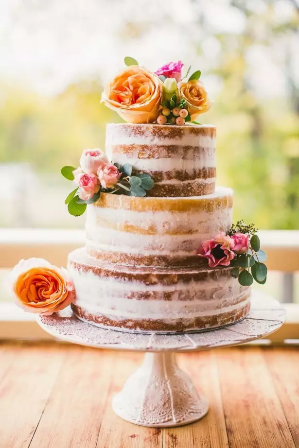 Nenavadne poročne torte (43 fotografije): Pregled prvotnih poročnih torte z napisi 18881_22