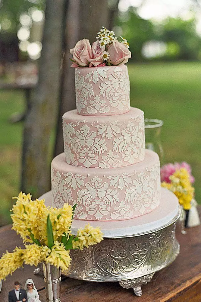 Необичайни сватбени торти (43 снимки): Преглед на оригинални сватбени торти с надписи 18881_26
