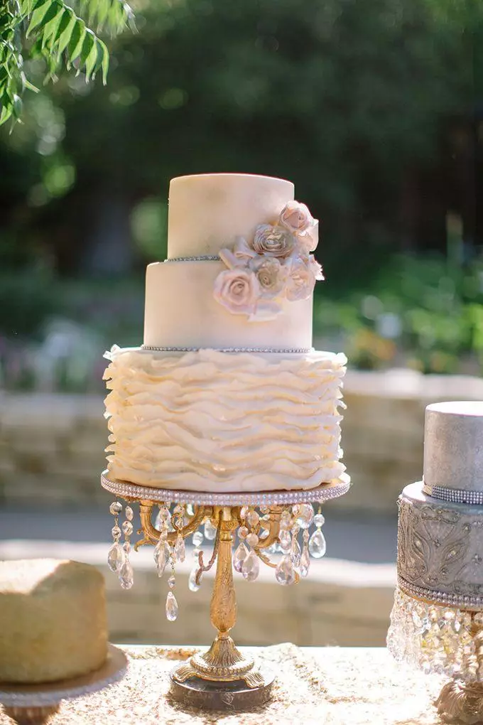 Необичайни сватбени торти (43 снимки): Преглед на оригинални сватбени торти с надписи 18881_27