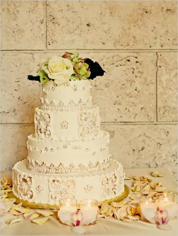 Необичайни сватбени торти (43 снимки): Преглед на оригинални сватбени торти с надписи 18881_31