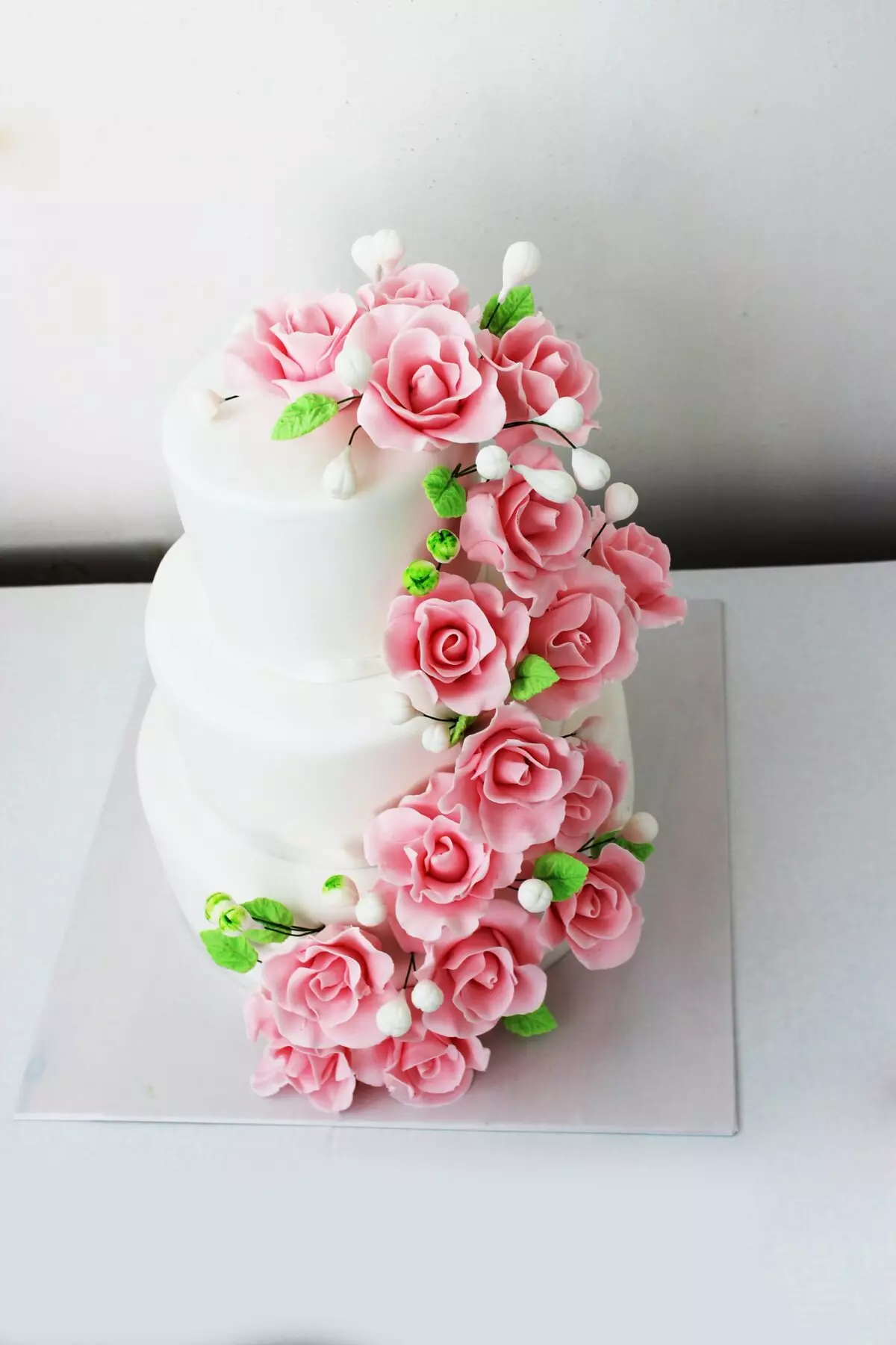 Nenavadne poročne torte (43 fotografije): Pregled prvotnih poročnih torte z napisi 18881_32