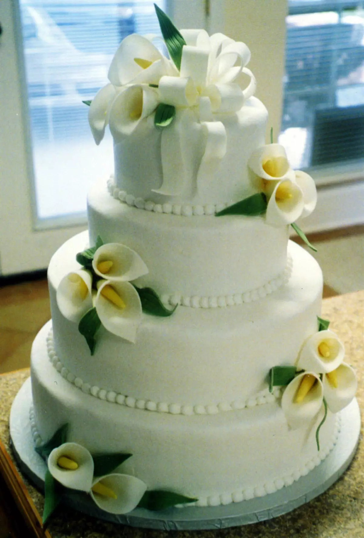 Необичайни сватбени торти (43 снимки): Преглед на оригинални сватбени торти с надписи 18881_34