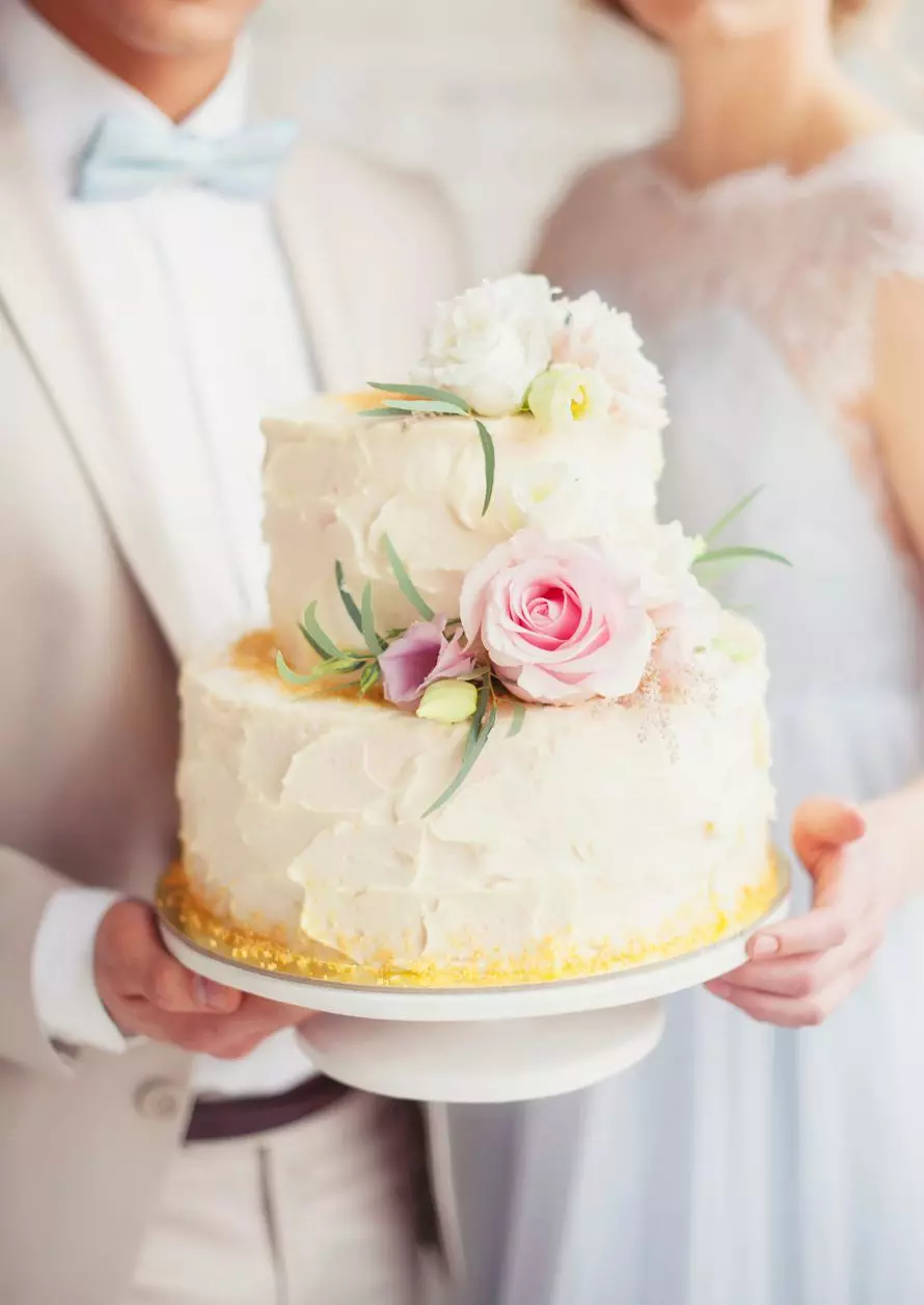 Необичайни сватбени торти (43 снимки): Преглед на оригинални сватбени торти с надписи 18881_36