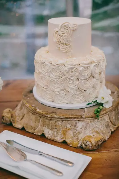 Необичайни сватбени торти (43 снимки): Преглед на оригинални сватбени торти с надписи 18881_7
