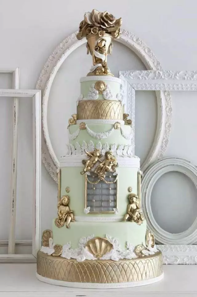 화이트 웨딩 케이크 (53 사진) : 결혼식을위한 빨간색과 흰색과 흰색 파란색 디저트 디자인, 금색과 파란 장미가있는 케이크 18882_12