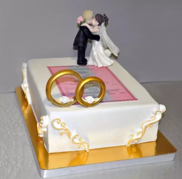 Kek perkahwinan dari mastic (43 foto): pencuci mulut mastic untuk perkahwinan dengan cincin, mawar dan orkid 18885_19