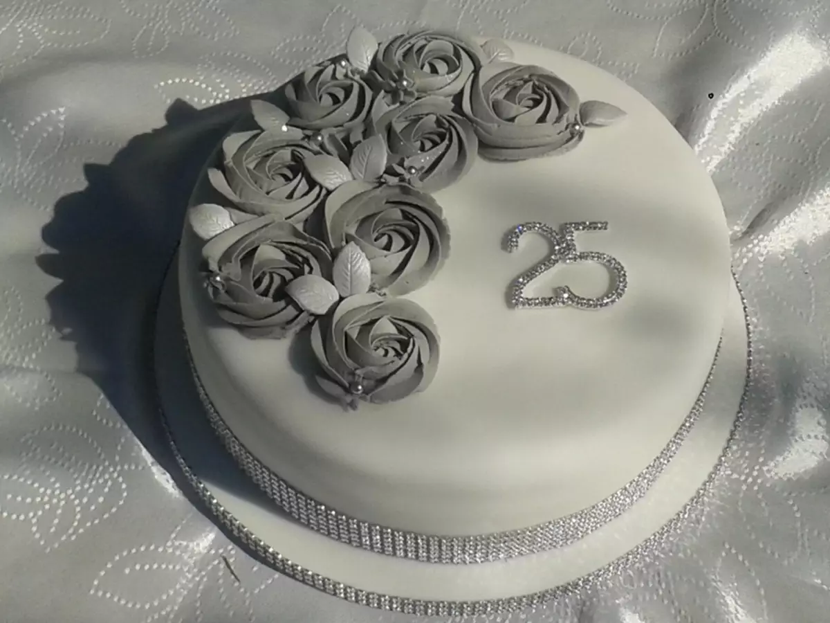 在銀婚（23張）蛋糕：從乳香清涼的甜品，為父母，婚禮奶油蛋糕銀 18886_23