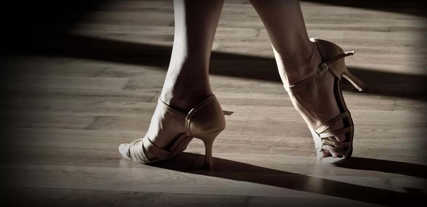 Dance Twist: Jak se naučit tančit své domy krok bypass? Obecný popis Danceová, historie původu 18888_17