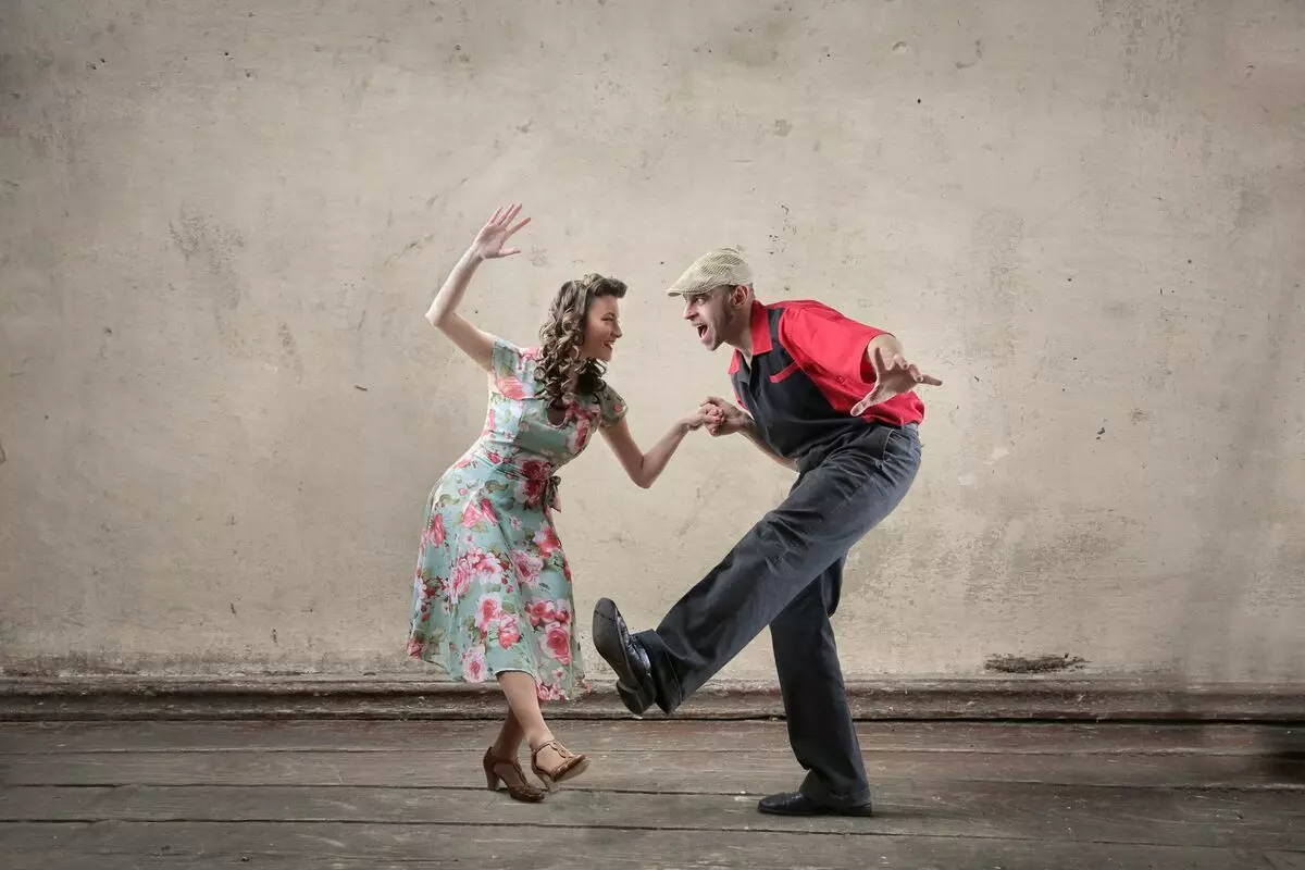 Dance Twist: Jak se naučit tančit své domy krok bypass? Obecný popis Danceová, historie původu 18888_7