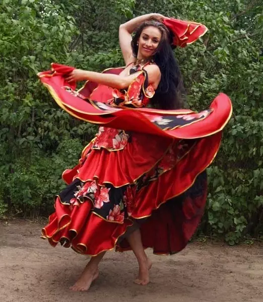 Gypsy Dancing: Mataki-mataki aji na aji don sabon shiga. Me zaku yi rawa? 18889_17