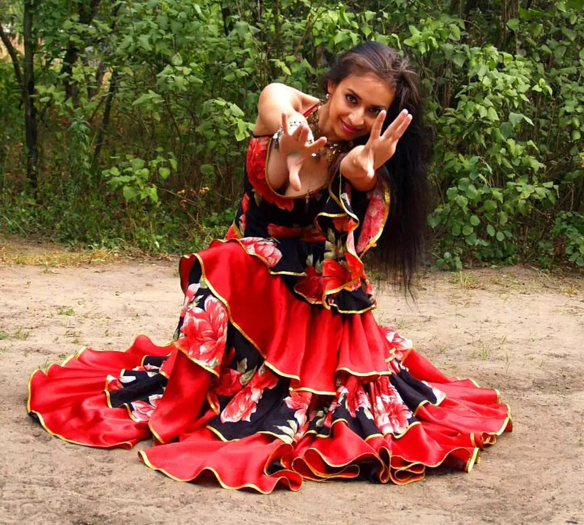 Gypsy Dancing: Mataki-mataki aji na aji don sabon shiga. Me zaku yi rawa? 18889_18