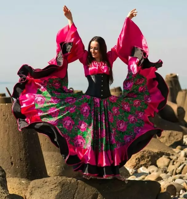 Gypsy Dancing: Mataki-mataki aji na aji don sabon shiga. Me zaku yi rawa? 18889_36