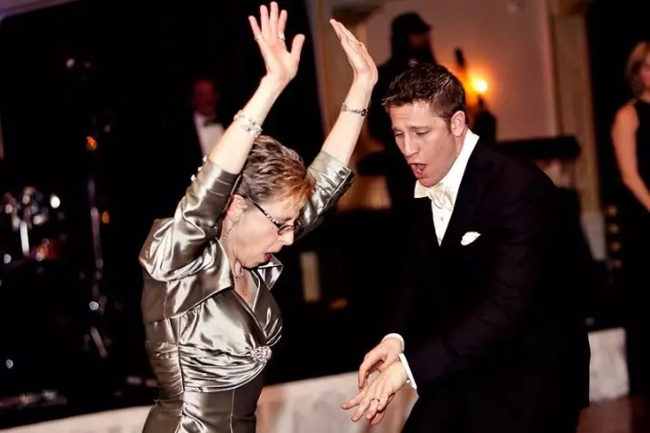 息子のダンスと結婚式のお母さん：新郎の結婚式のダンスのための歌を選ぶ方法は？ 18890_4