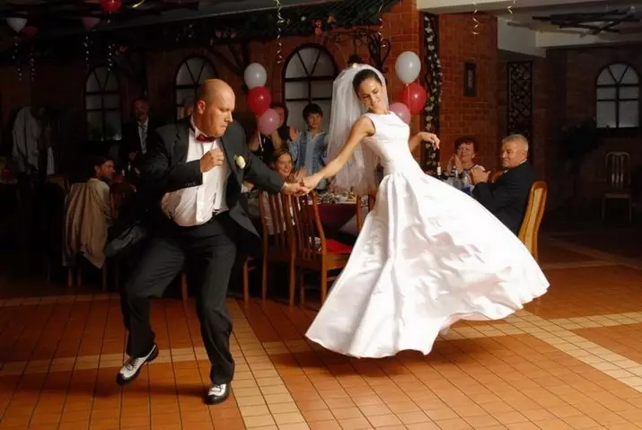 Jaunikio šokis: Ką šokti sūnus su vestuvėmis? Nurodykite gražią vestuvių šokį nuo jaunikio ir draugų nuotakos 18895_9