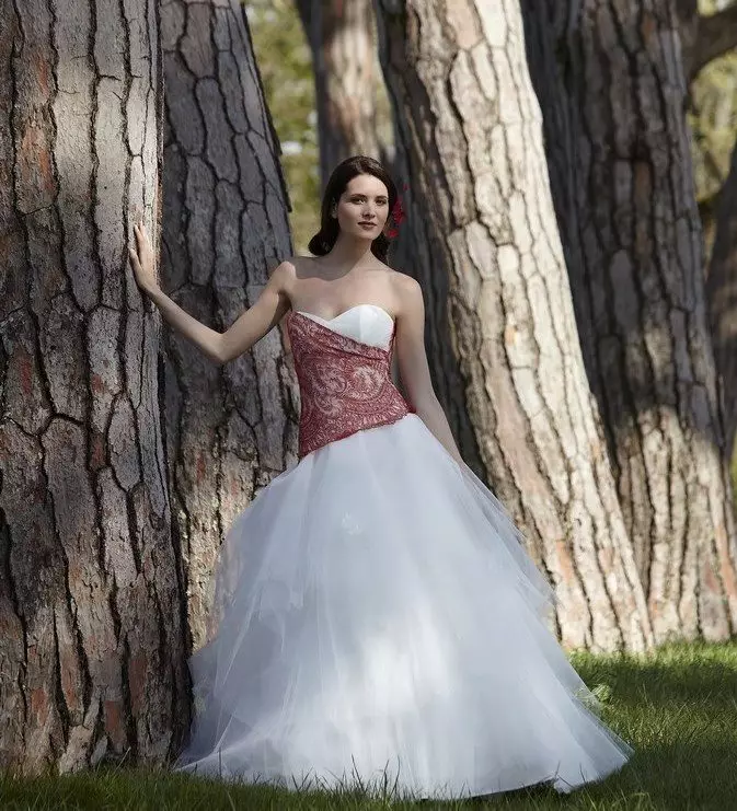 qırmızı binicilik ilə Wedding dress