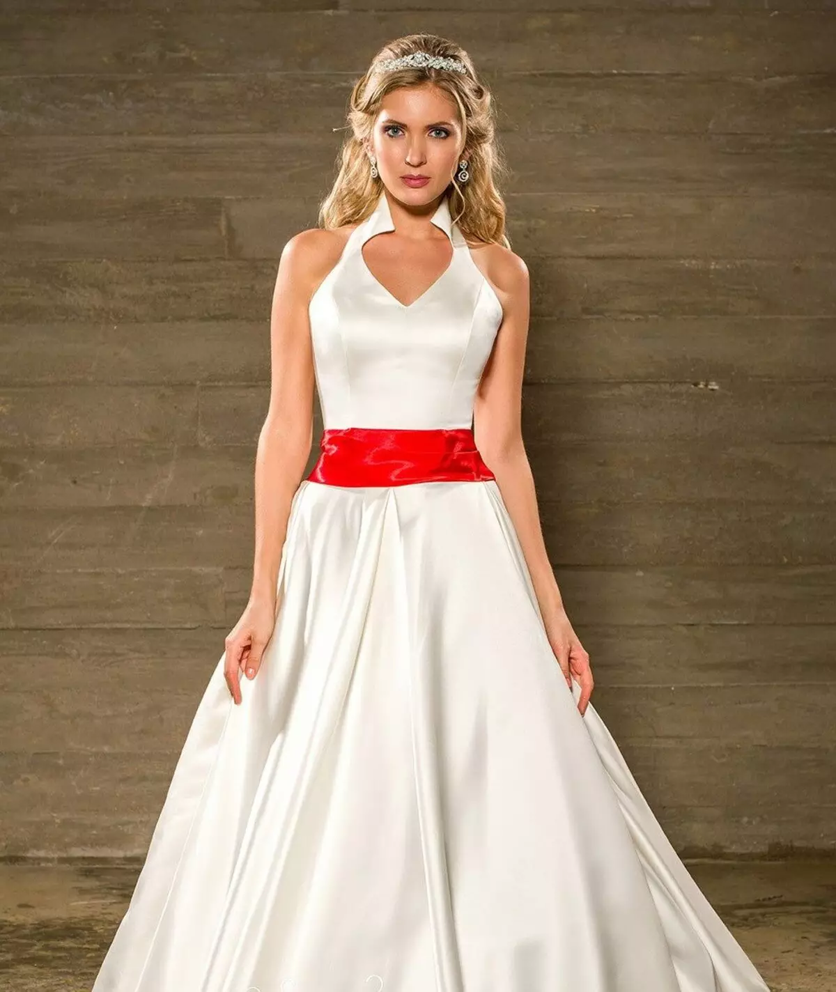 Весільна сукня А-силуету з стрічкою