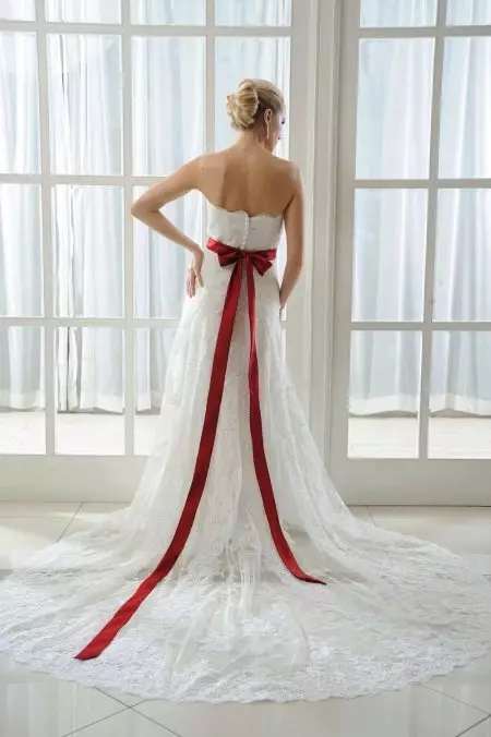 qırmızı bow arxasında ilə Wedding dress