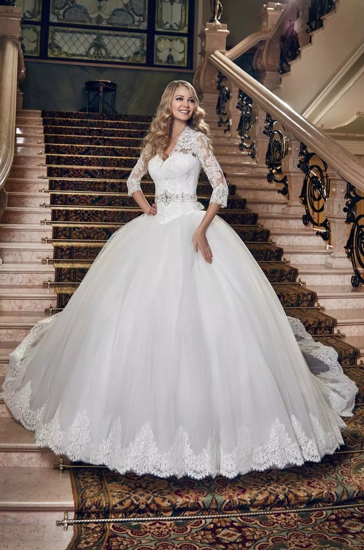 Düşük bel ile düğün prenses tarzı elbise