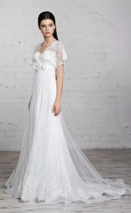 Imura Bridal pẹlu awọn aso oju-omi kukuru