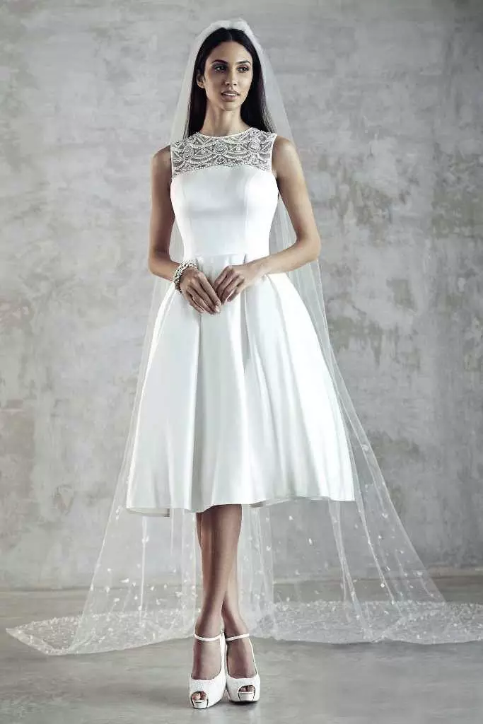 Scurtă rochie de nuntă magnifică din satin