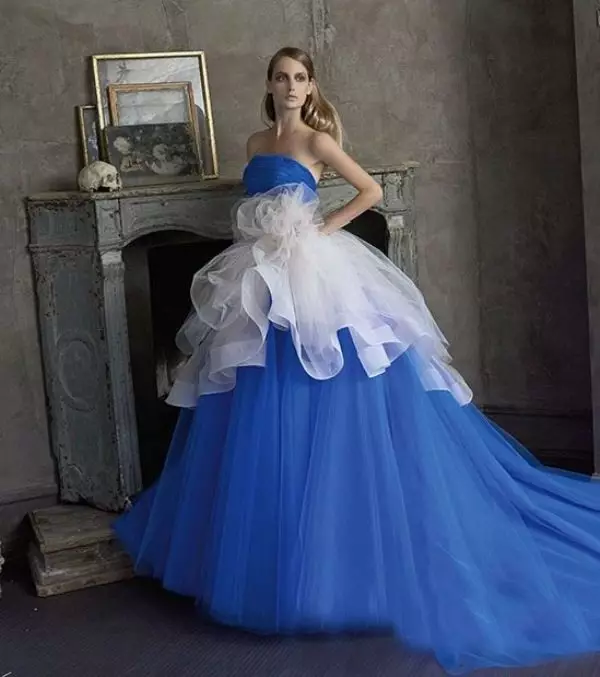 Vestido de novia exuberante azul