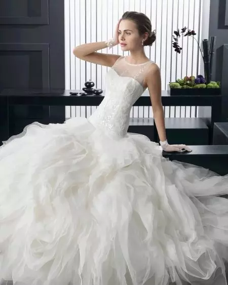 Vestido de novia exuberante de Rosa Clara