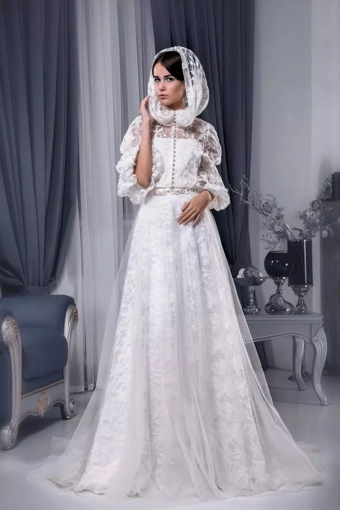 Suknia ślubna z przylądkiem
