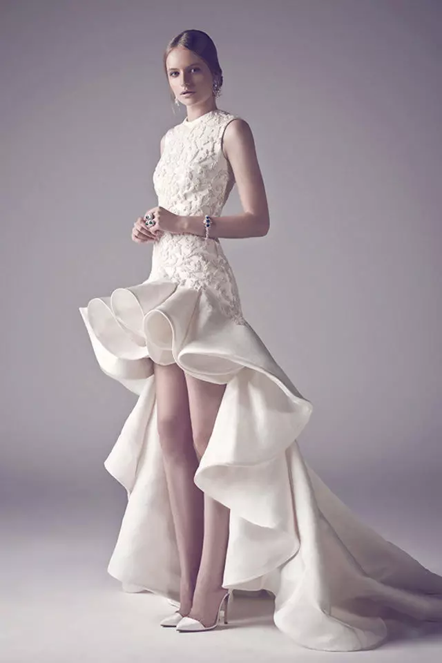 Γαμήλιο φόρεμα από το Ashi Short με ένα βρόχο