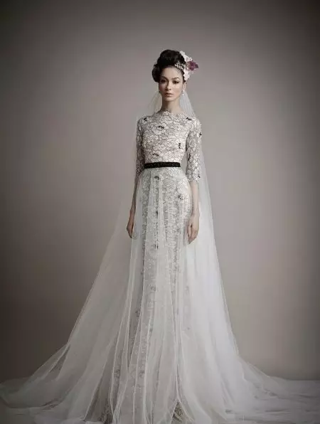 Vestido de noiva en flor pechado