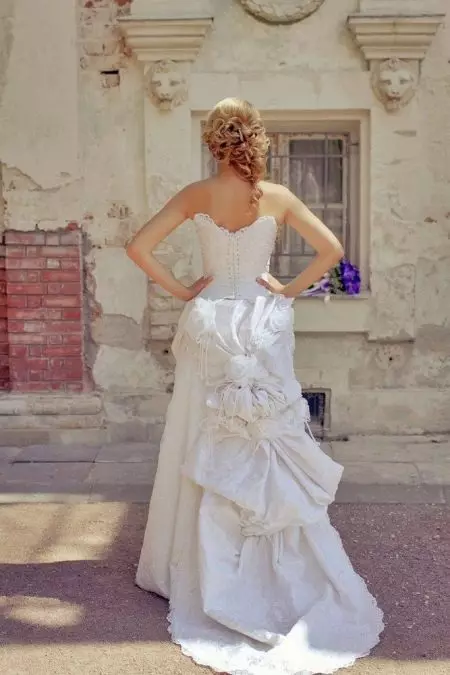 لباس عروسی با توربین قطار