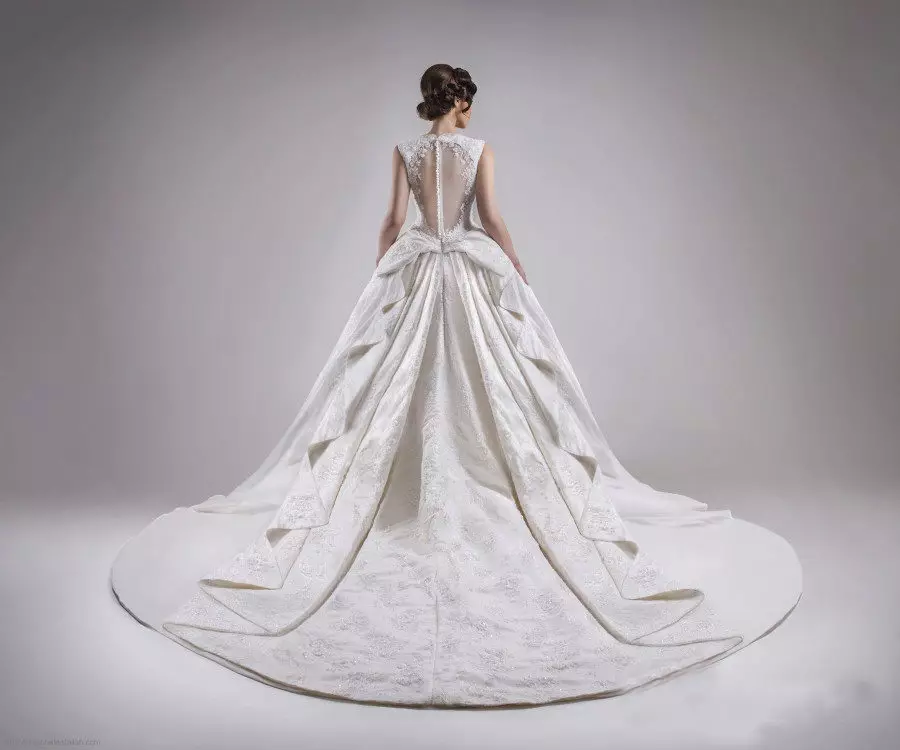 Vestuvių didinga suknelė su dekoruotu kilpomis