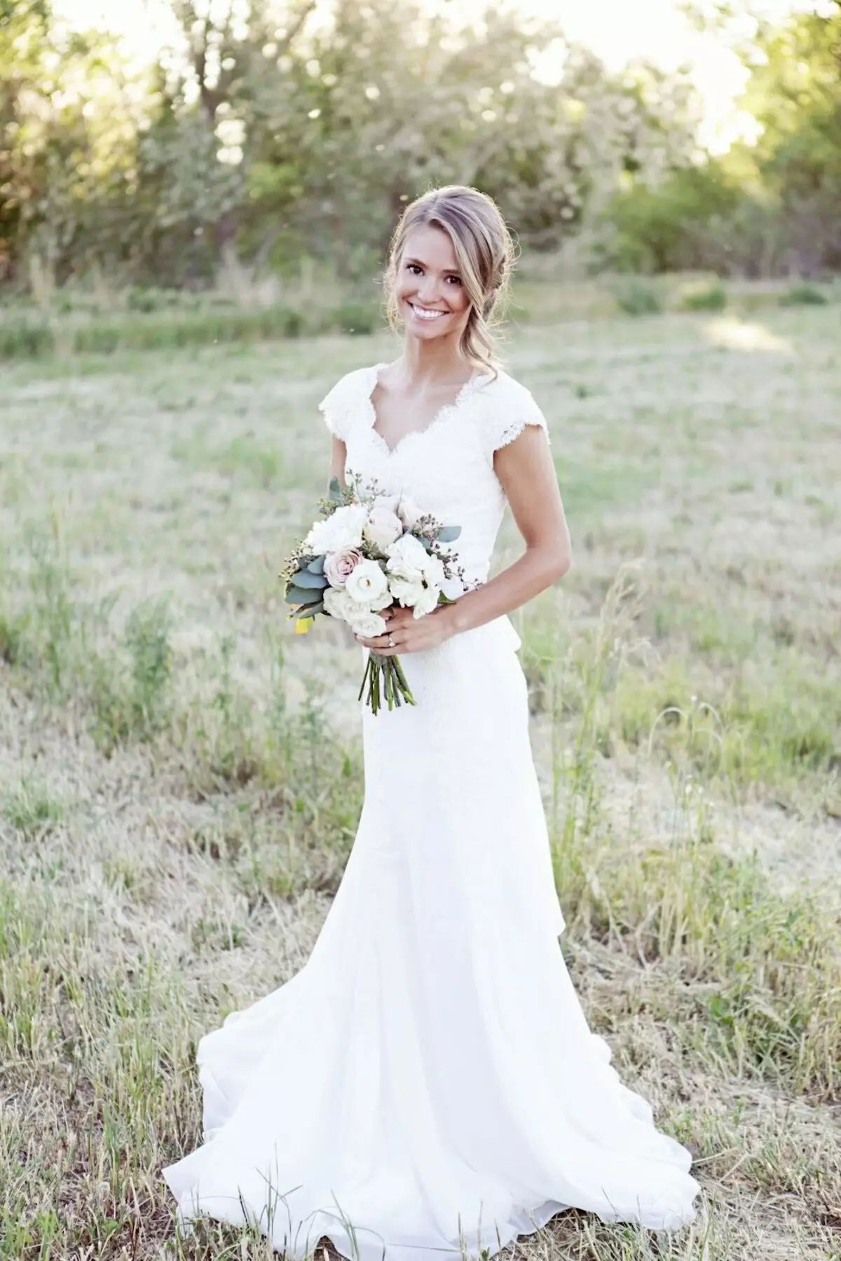 Robe de mariée simple avec encolure en V