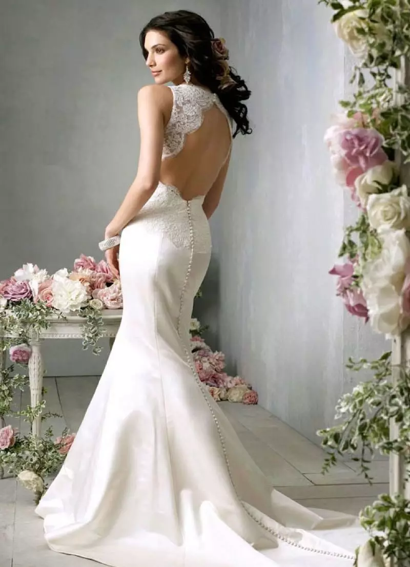 vestit de núvia amb calat de darrere oberta