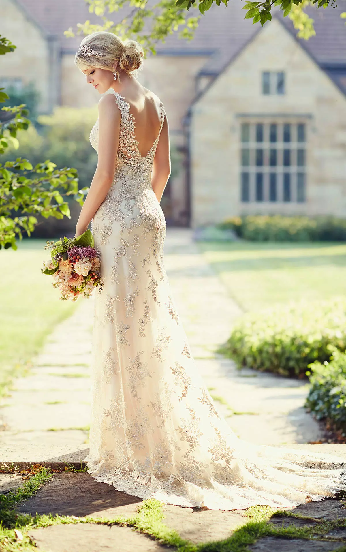 Дантела сватбена рокля с щифт